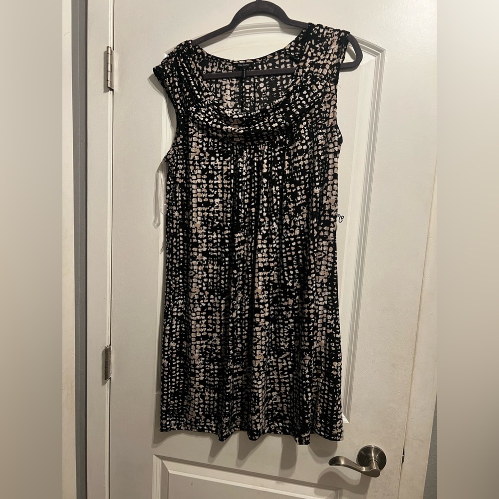 Dress with tie